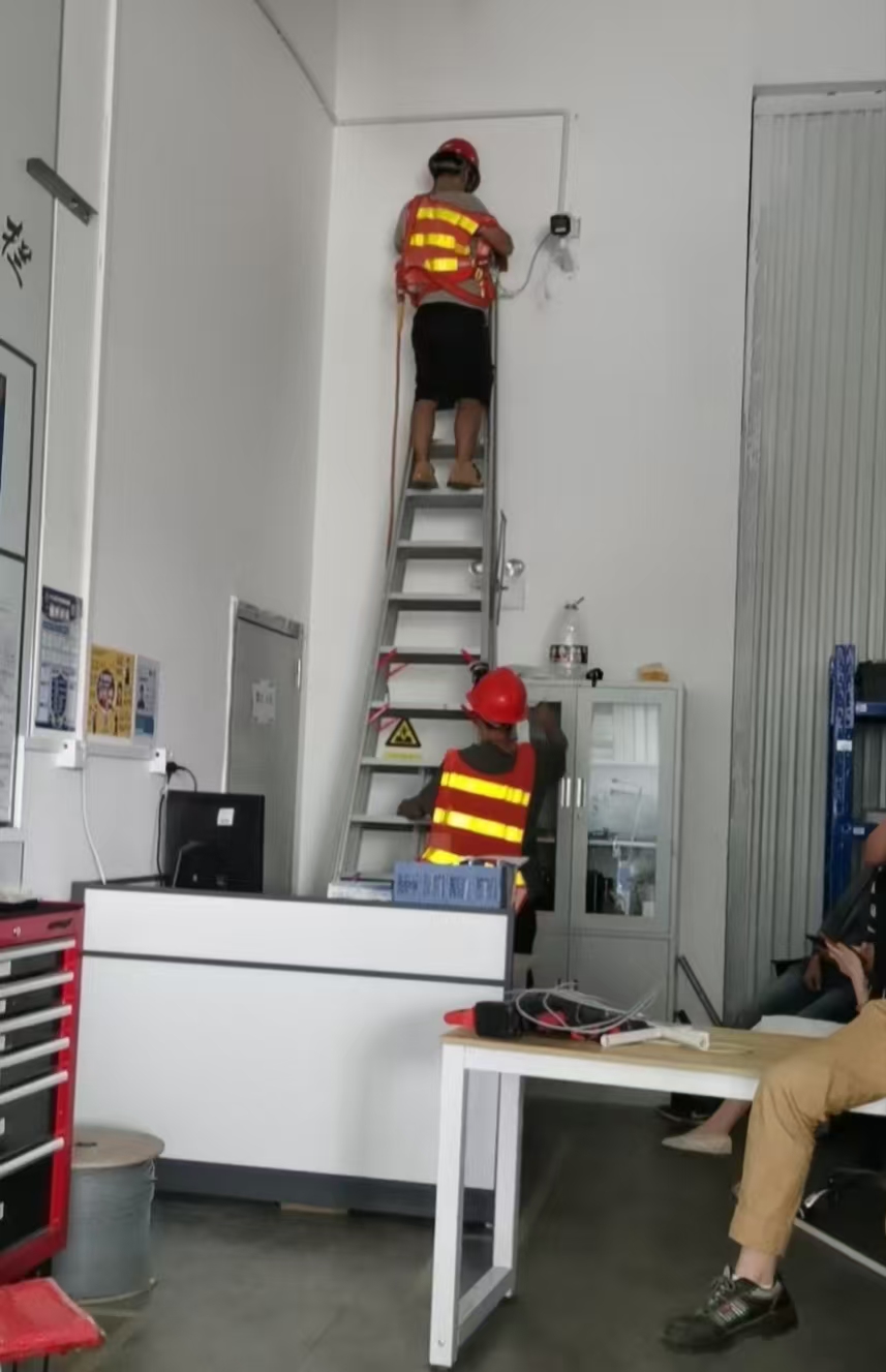 监控摄像头现场安装图片